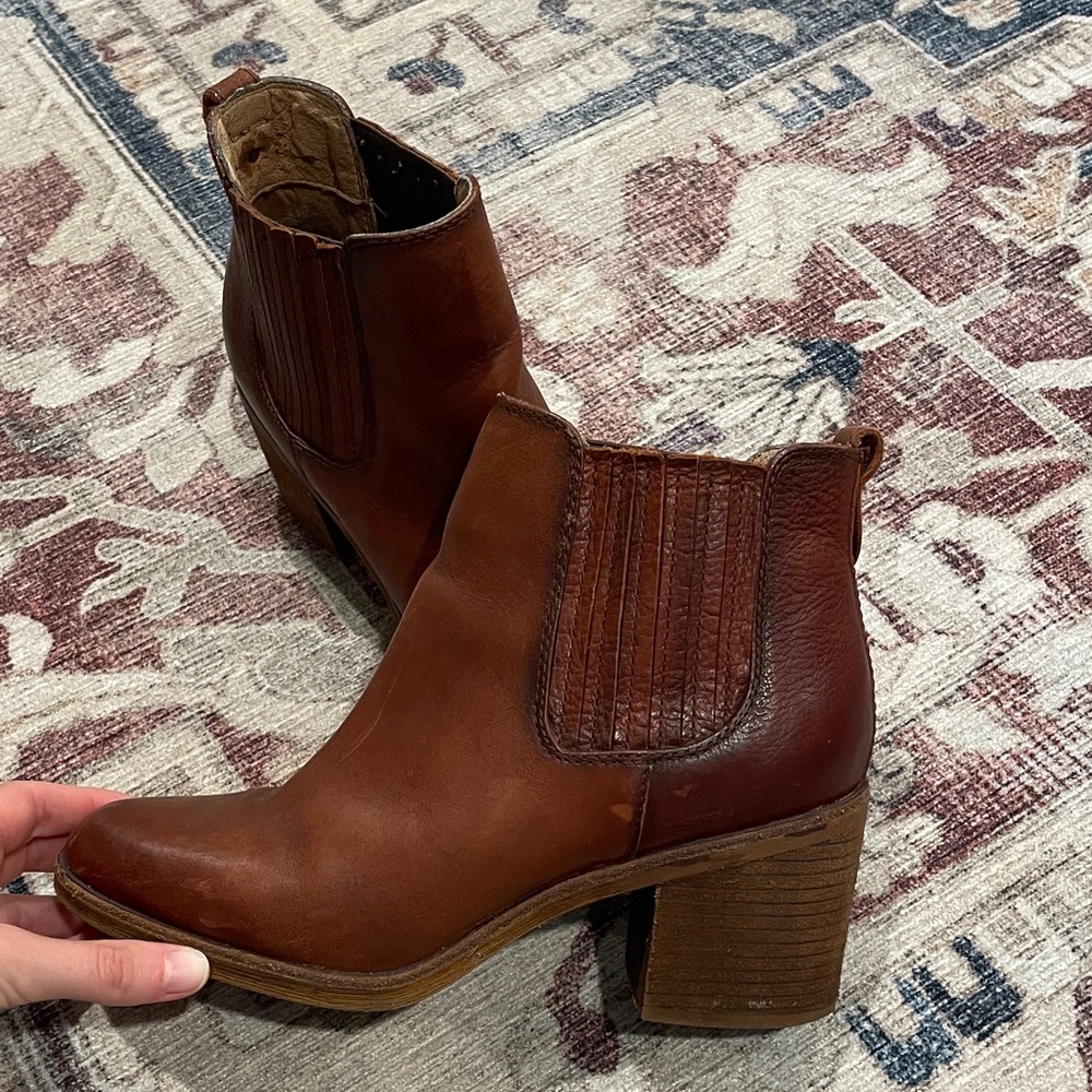 Söfft Women’s Brown Leather Ankle Boots - Classic Chelsea Block Heel - Picture 6 of 10